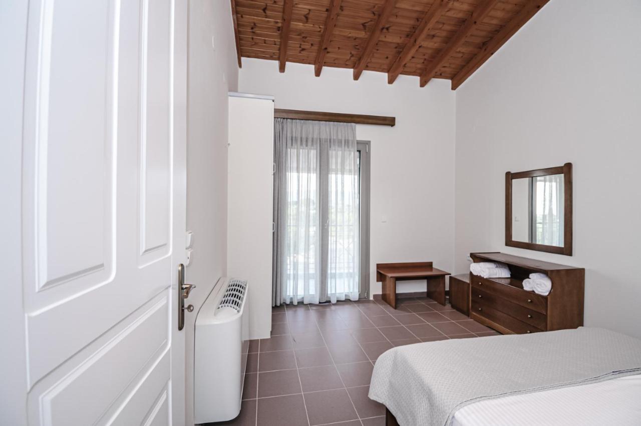 Terra Helios Suites & Studios Kyparissia Room photo
